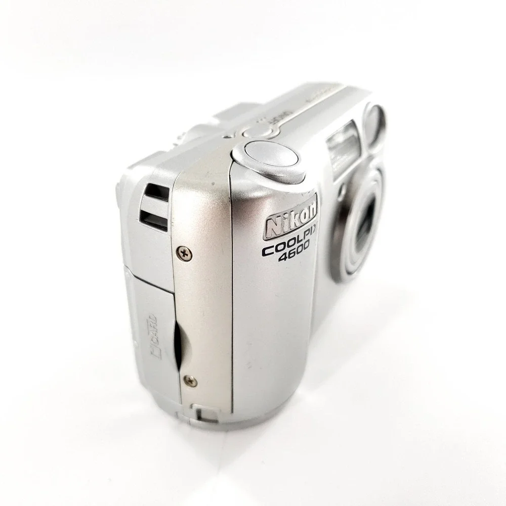 Nikon COOLPIX 4600 4.0MP Digital Camera Silver w/ Memory Card Tested & Works